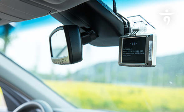 자동차 내부 블랙박스 사진